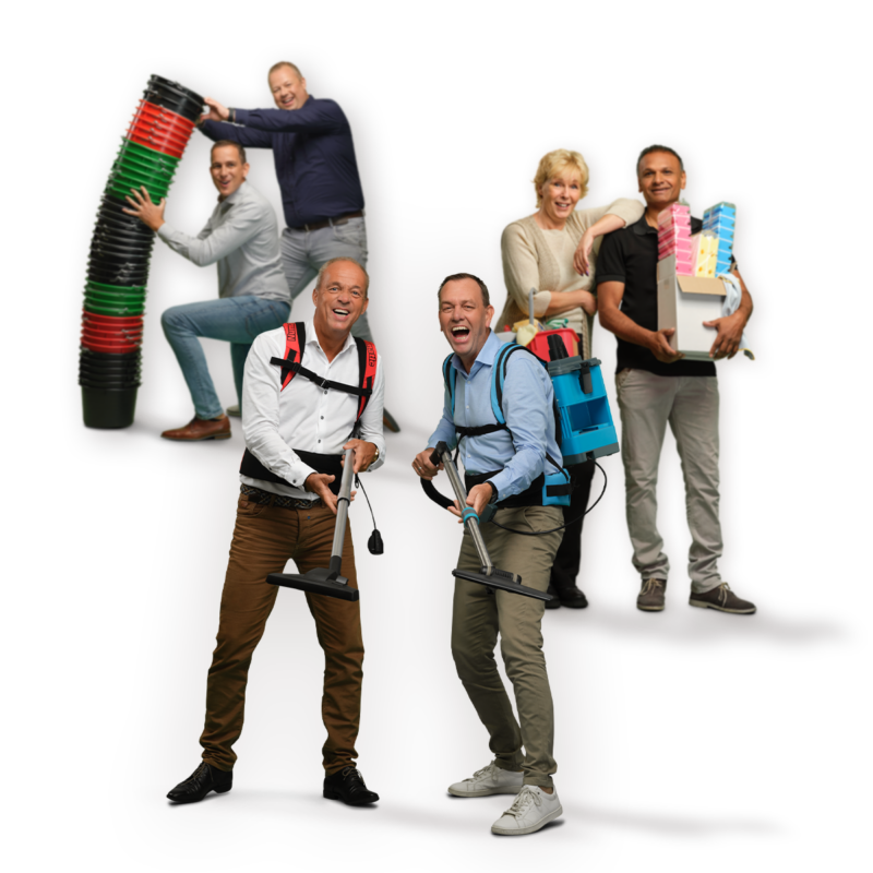 Vijf Hijman collega’s met schoonmaakartikelen, lachend en klaar om klanten te ondersteunen.