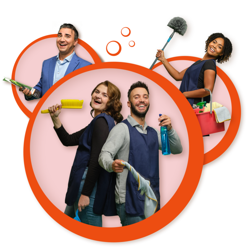 Lachende schoonmakers en facilitair manager in gesprek, advies van schoonmaak groothandel Hijman