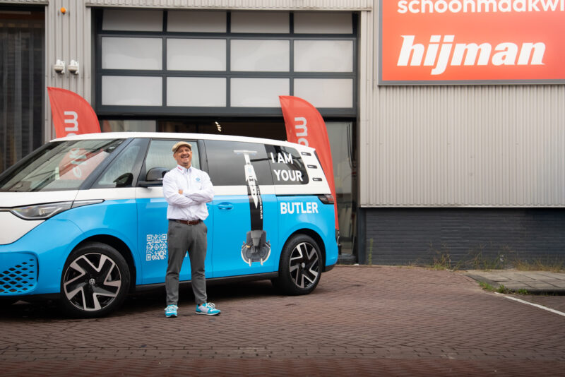 Jeffrey met I AM YOUR BUTLER bus van Hijman x i-Team voor de Hijman winkel in Amsterdam