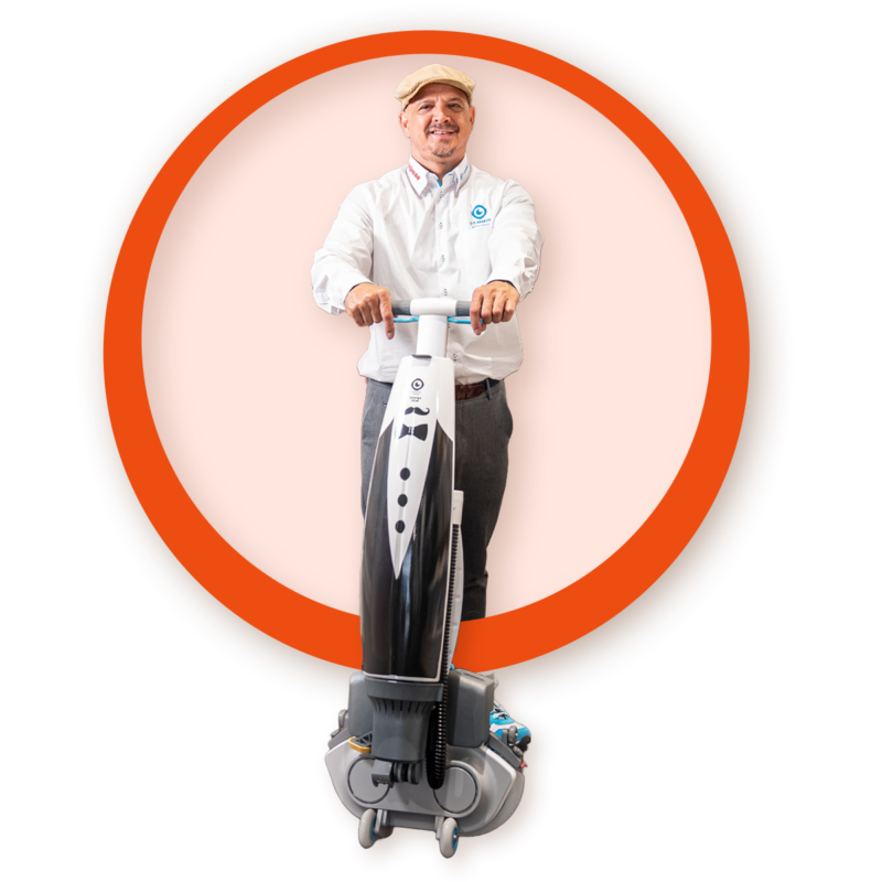 Jeffrey in de Hijman winkel met een i-mop voorzien van I AM YOUR BUTLER sticker